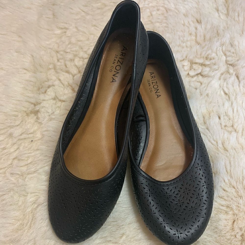 Arizona Jean Co Black Laser Cut Flats size 8